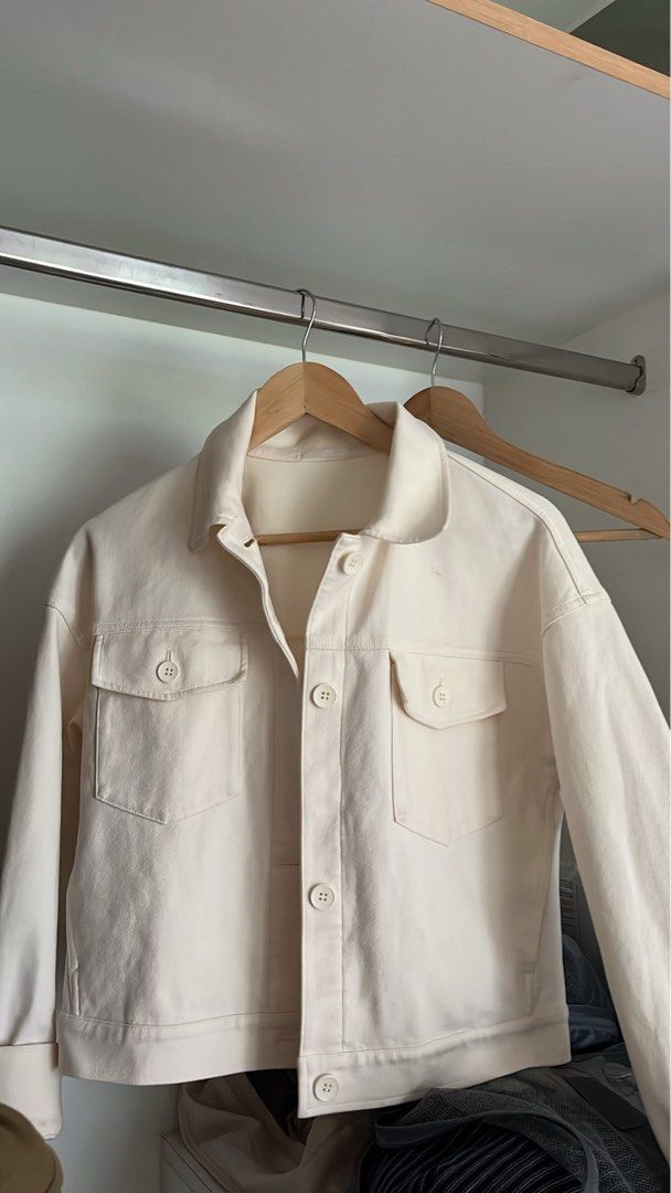 Uniqlo Jacket (Category: Coats, Jackets and Outerwear) located in Cauayan City . Submitted by declutterdarling (Listing ID 1467820371, Image 1). Description: .