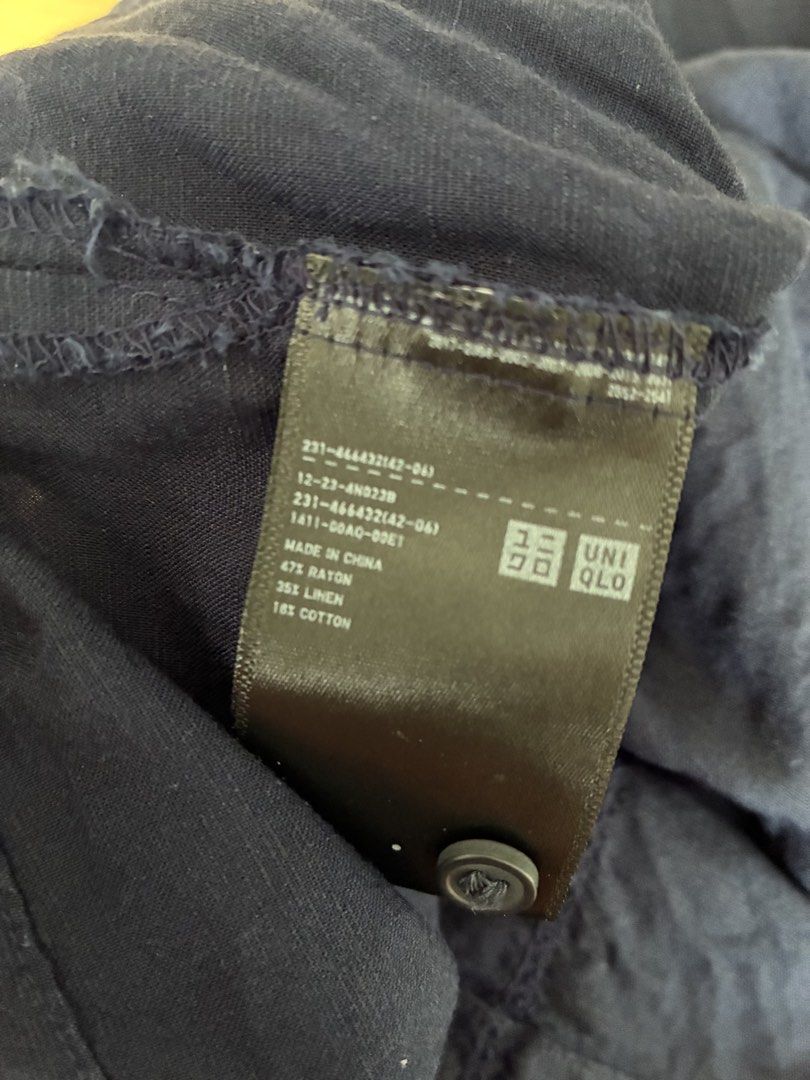 Uniqlo Linen Blend Navy Blue Blouse (Category: Blouses) located in Dasmarinas. Submitted by fermosaclothing (Listing ID 1467649932, Image 2). Description: .