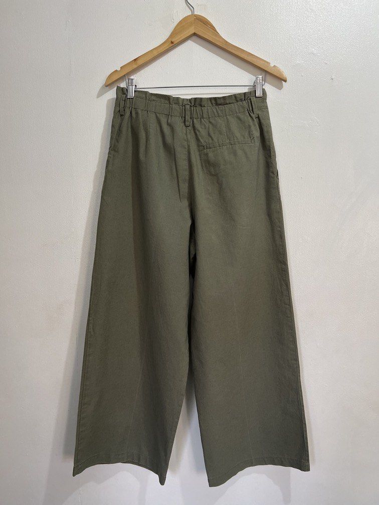 Large Uniqlo linen wide trouser (Category: Other Bottoms) located in Las Pinas. Submitted by gaeley (Listing ID 1467612666, Image 3). Description: L on tag w: 28-32" l: 38".