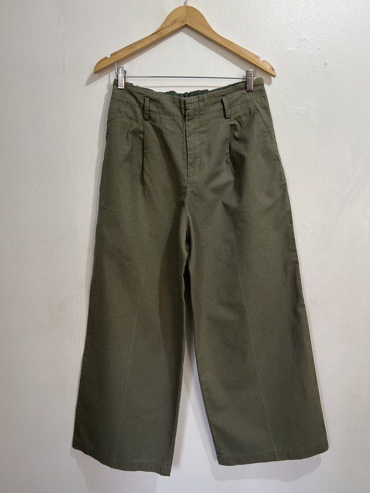Large Uniqlo linen wide trouser (Category: Other Bottoms) located in Las Pinas. Submitted by gaeley (Listing ID 1467612666, Image 1). Description: L on tag w: 28-32" l: 38".