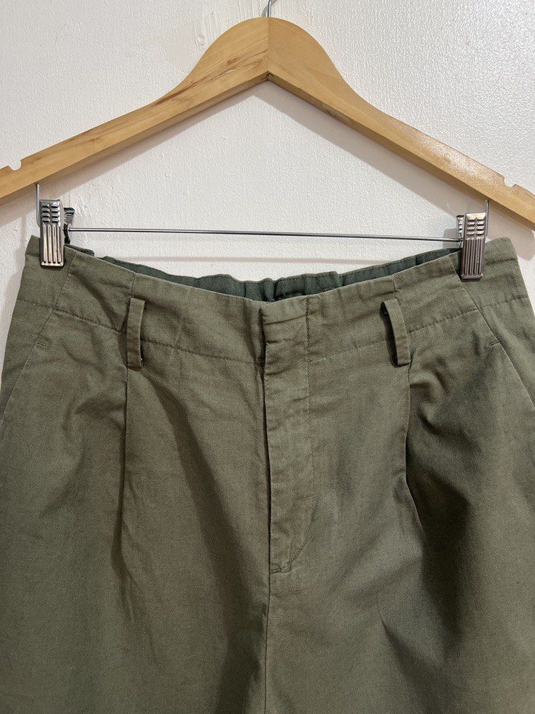 Large Uniqlo linen wide trouser (Category: Other Bottoms) located in Las Pinas. Submitted by gaeley (Listing ID 1467612666, Image 2). Description: L on tag w: 28-32" l: 38".