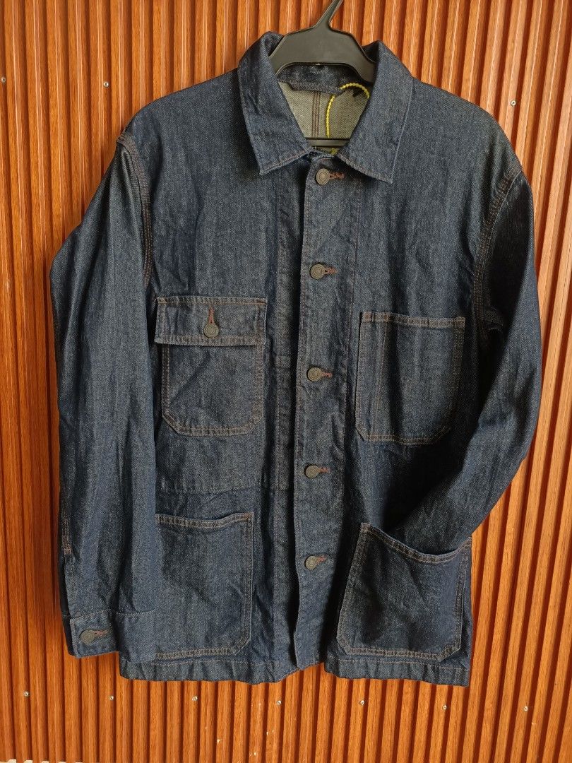 UNIQLO MEN'S DENIM JACKET (Category: Coats, Jackets and Outerwear) located in Bayombong. Submitted by rheaaa00530 (Listing ID 1467615054, Image 1). Description: UNIQLO MEN'S DENIM JACKET NO ISSUE LIKE NEW CONDITION SIZE: S on tag can fit up to M.