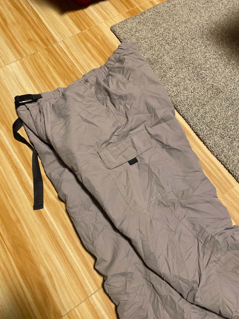 Uniqlo Outdoor Pants (Category: Activewear) located in Ilog. Submitted by mikesthrift_ (Listing ID 1467760397, Image 2). Description: Uniqlo Nylon Outdoor Pants Built-in belt Waistline : 30-32 / Length ; 37 Like new condition Price : 750+SF Dm if interested ☺️.