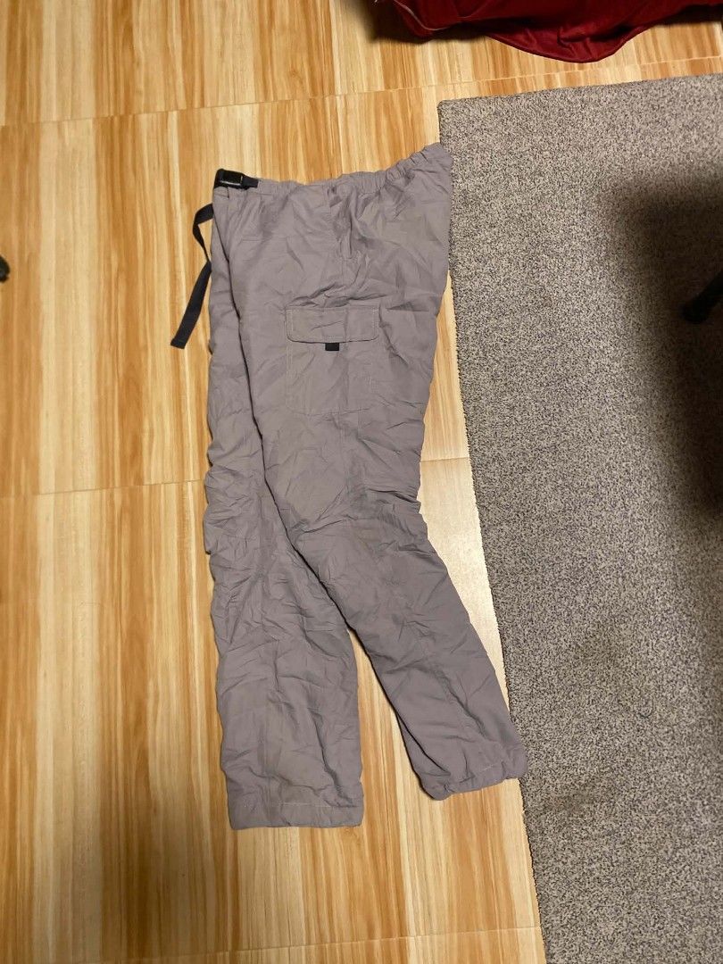 Uniqlo Outdoor Pants (Category: Activewear) located in Ilog. Submitted by mikesthrift_ (Listing ID 1467760397, Image 1). Description: Uniqlo Nylon Outdoor Pants Built-in belt Waistline : 30-32 / Length ; 37 Like new condition Price : 750+SF Dm if interested ☺️.