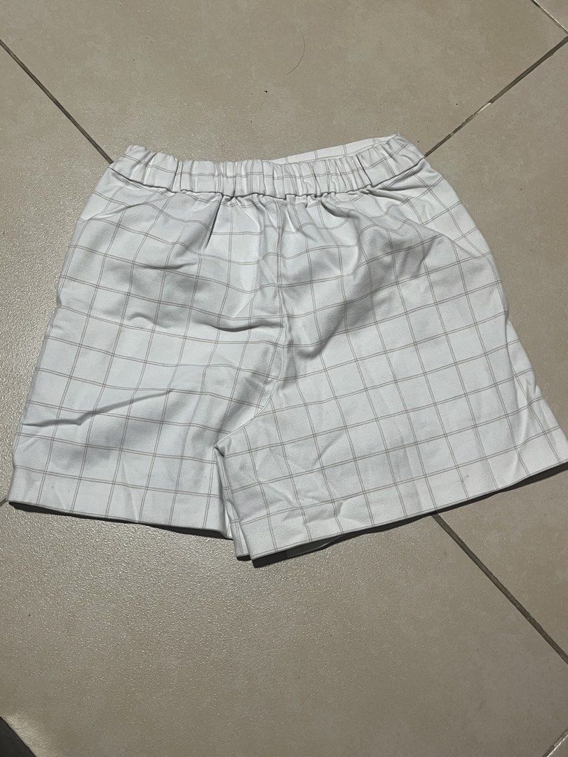 Uniqlo Plaid Wrap Skort Size M (Category: Skirts) located in Manila. Submitted by bleoniz (Listing ID 1467826850, Image 2). Description: Uniqlo plaid skirt-shorts hybrid in size M. White fabric with thin grey checked lines. Wrap front design secured with a single button, elastic back waistband for easy fit. Material is 64 percent polyester, 34 percent rayon, 2 percent spandex. Waist fits 63 to 69 cm, hips fit 88 to 94 cm..