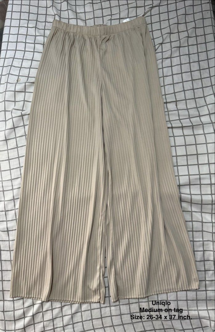 Uniqlo Pleated Straight Pants (Category: Other Bottoms) located in Quezon City. Submitted by pinkyswearshop (Listing ID 1467686755, Image 1). Description: .