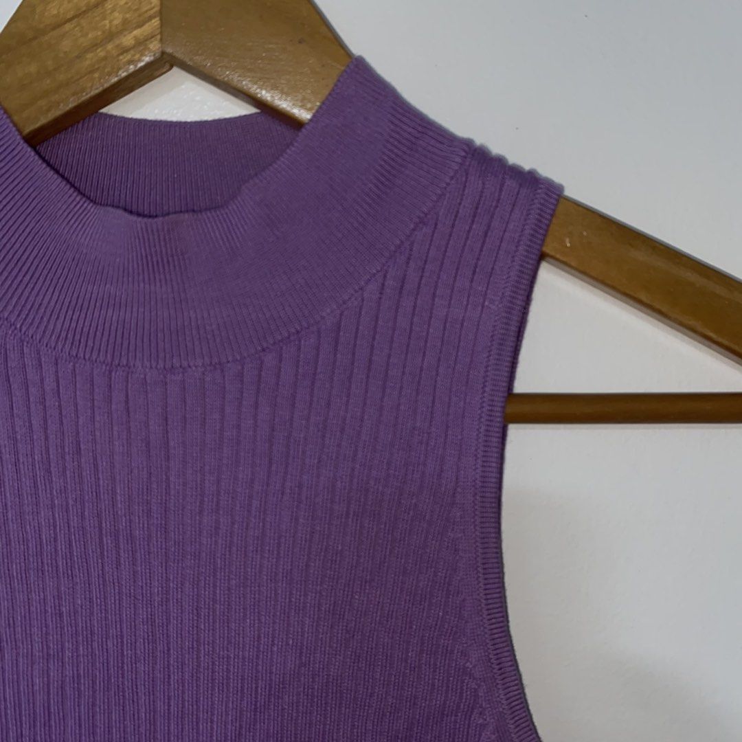 SALE‼️UNIQLO rib high neck top (Category: Blouses) located in San Jose del Monte. Submitted by mamiracky (Listing ID 1467717725, Image 3). Description: Last price posted In good condition No flaws No when worn .