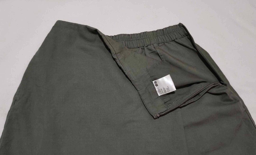 Uniqlo skort (Category: Other Bottoms) located in Las Pinas. Submitted by happyhawk-58a3 (Listing ID 1467625954, Image 3). Description: uniqlo linen skort olive green small like new.