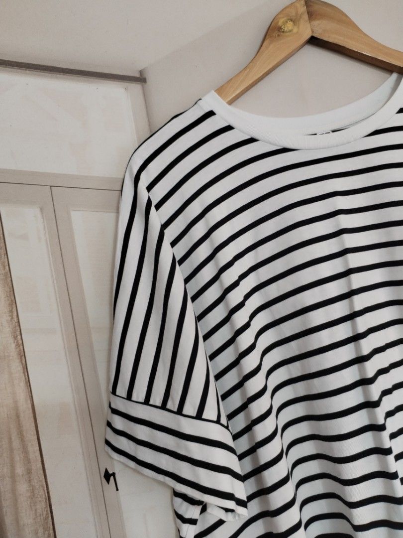 Uniqlo striped top (Category: Shirts) located in Lucena. Submitted by styleddsc (Listing ID 1467682777, Image 3). Description: .