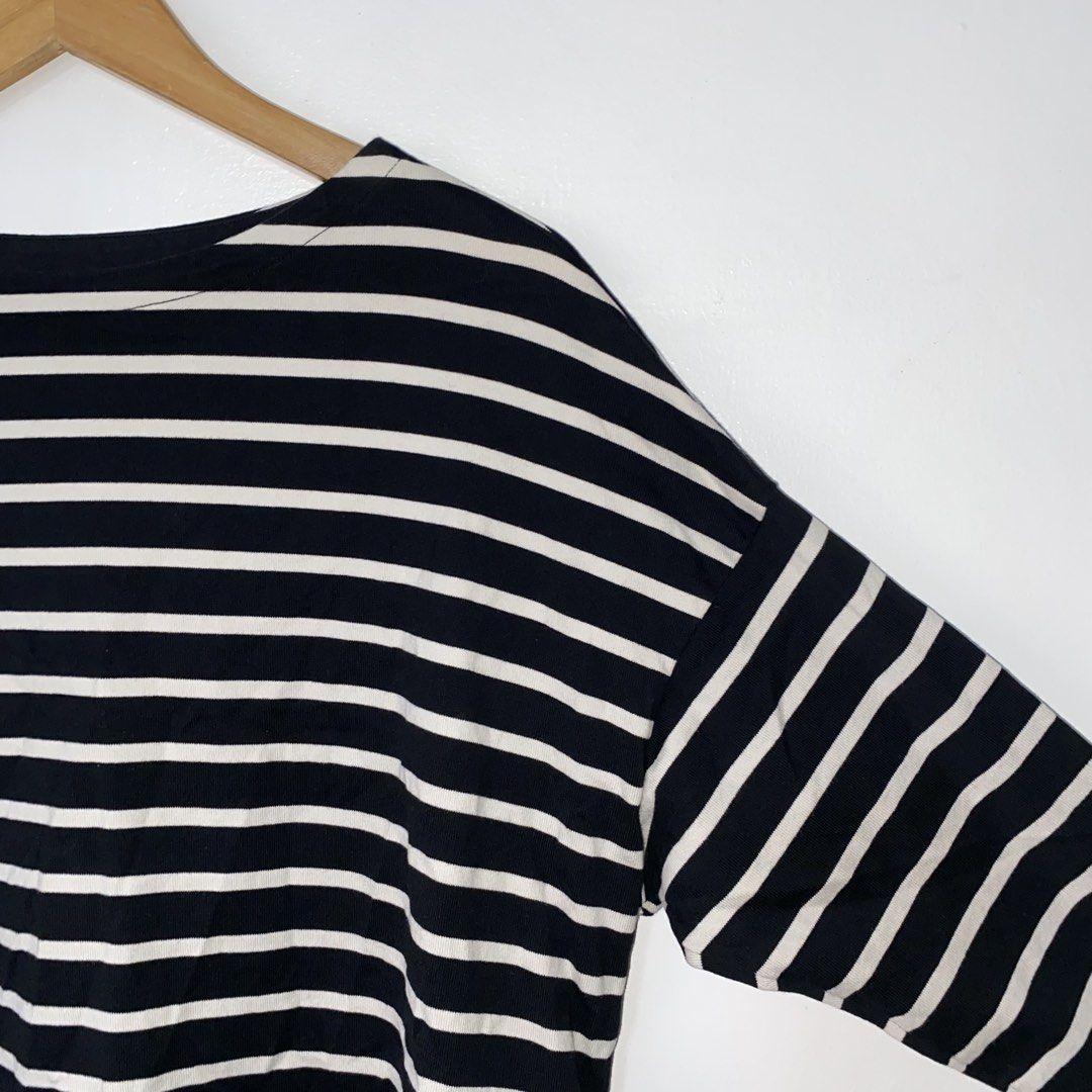 UNIQLO striped top (Category: Blouses) located in San Jose del Monte. Submitted by mamiracky (Listing ID 1467697881, Image 3). Description: .