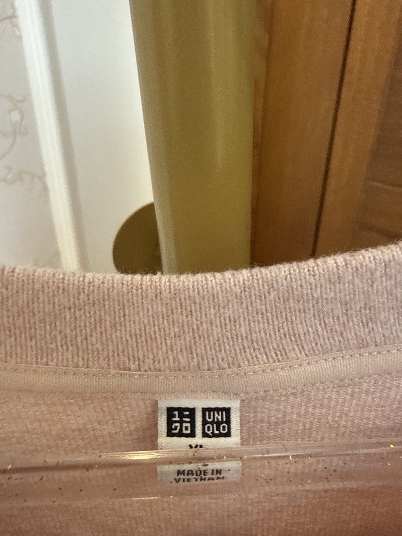Uniqlo: Sweater in Pink (Category: Coats, Jackets and Outerwear) located in Quezon City. Submitted by vpauline (Listing ID 1467625080, Image 2). Description: 10/10.