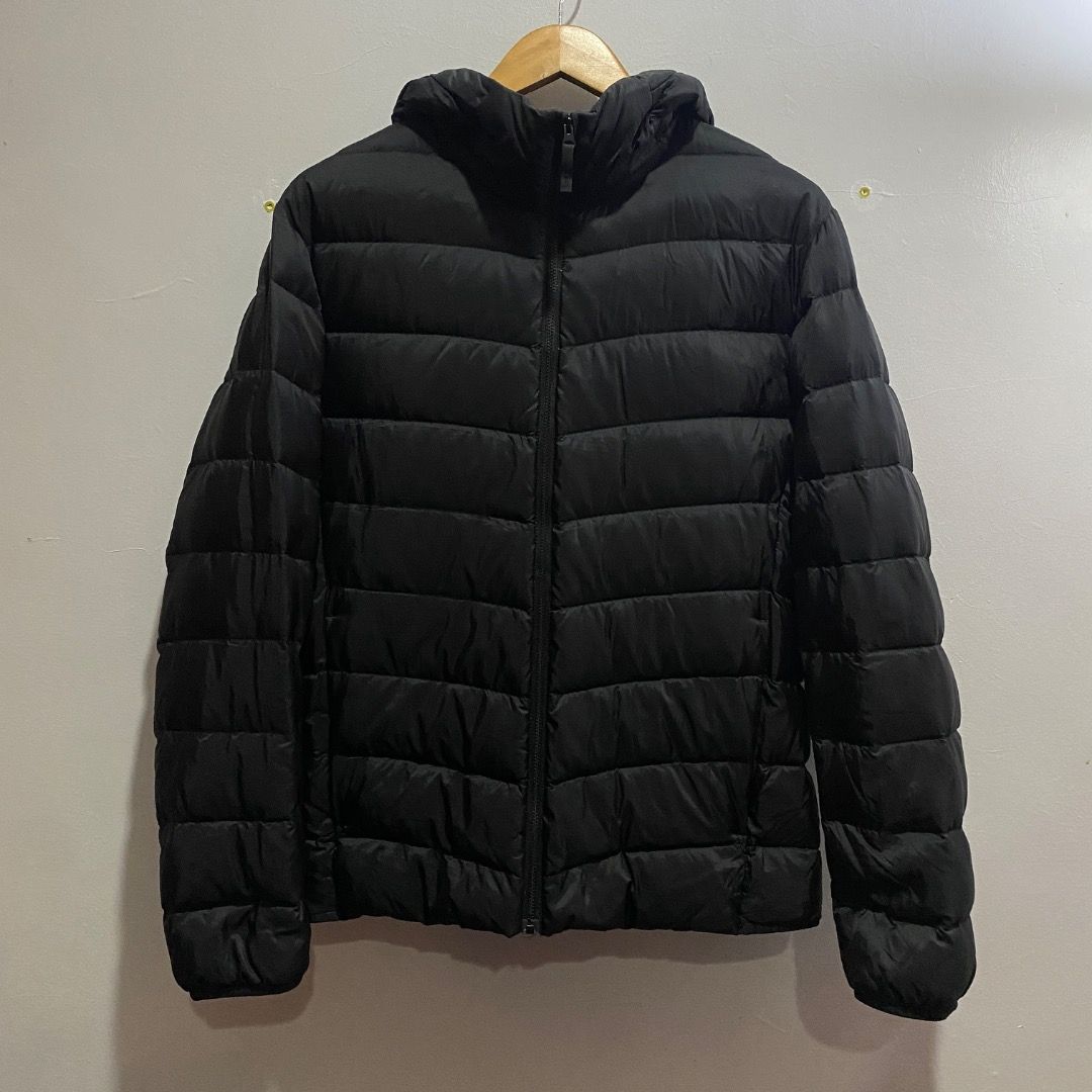 Uniqlo Ultra Light Down Parka M/L (Category: Coats, Jackets and Outerwear) located in Antipolo. Submitted by bentakahitanoano (Listing ID 1467785057, Image 1). Description: Still in good condition Size large Pit to pit 23 Length 26.