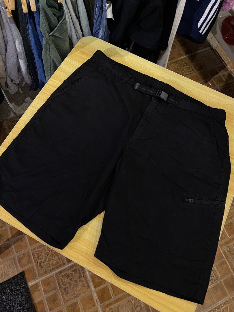 Uniqlo utility geared short✨ (Category: Shorts) located in Manila. Submitted by thriftvibes324 (Listing ID 1467638249, Image 1). Description: Size: Large 30-34 Excellent condition No issue.