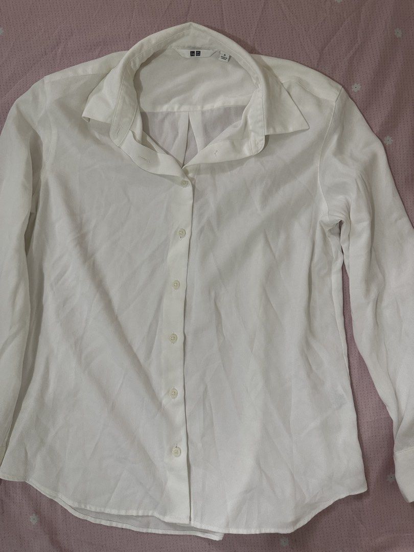 Uniqlo White Long Sleeve Button-Up Blouse (Category: Longsleeves) located in Lipa City. Submitted by chiechums (Listing ID 1467639839, Image 1). Description: - Brand: Uniqlo - Color: White - Style: Long sleeve, button-down front with standard collar - Size: Small - Material: Lightweight fabric, easy to pair with skirts or trousers - Condition: Clean, excellent, and ready to wear - Perfect for: Office wear or casual outings.