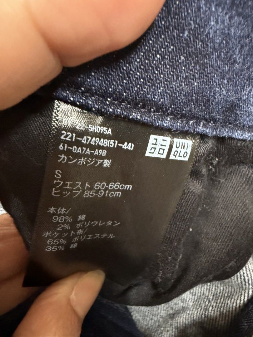 Uniqlo Wide Trouser jeans (Category: Other Bottoms) located in Angeles City. Submitted by queenromero (Listing ID 1467755905, Image 3). Description: waist: 26-27" length: 39".
