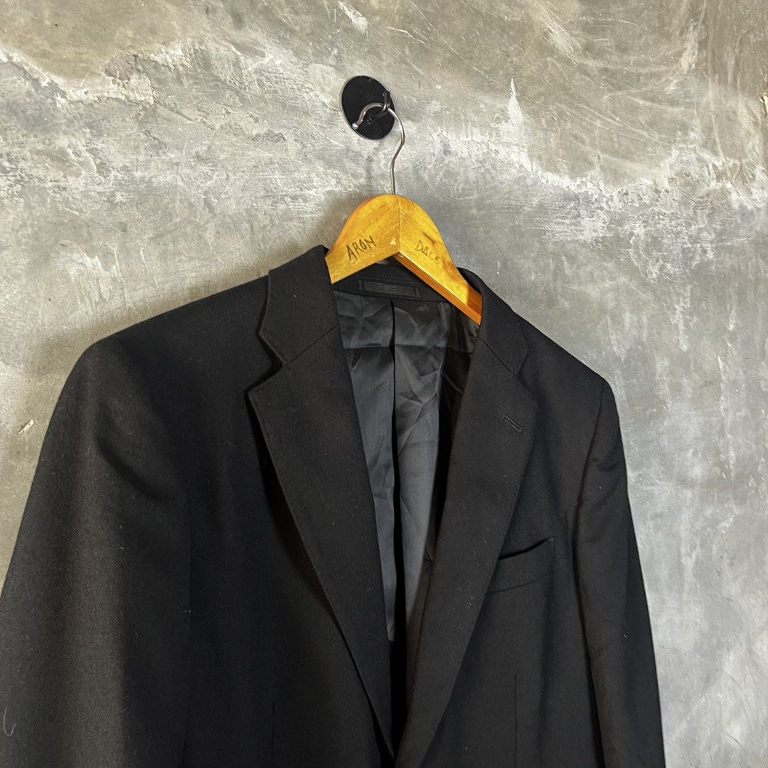 UNIQLO WOOL CORPORATE BLAZER (Category: Coats, Jackets and Outerwear) located in Minalin. Submitted by winterjacket.ph (Listing ID 1467615521, Image 2). Description: UNIQLO WOOL BLAZER Width 21 Length 29 Large on Tag Good as new 750 + SF.