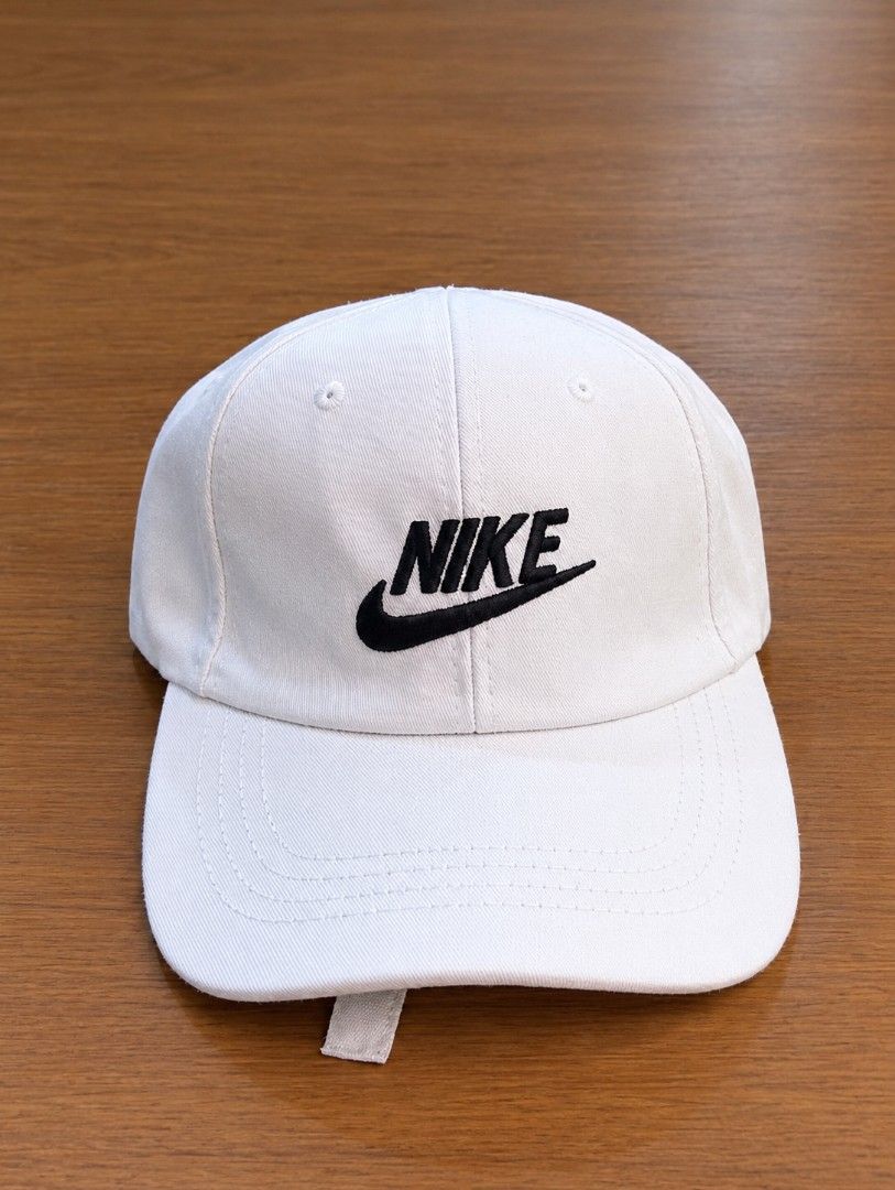 Unisex Caps (Category: Caps & Hats) located in Bulacan. Submitted by ukaybrandedshop (Listing ID 1467649023, Image 1). Description: Brandnew Caps pwede pang lalaki pwede pang babae 200 pesos lang 💌.