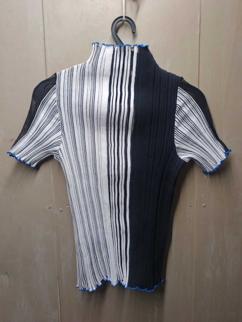 UNITED TOKYO PARALLEL KNIT (Category: Others Tops) located in Dasmarinas. Submitted by jessputrages (Listing ID 1467777639, Image 2). Description: For sale United Tokyo Parallel Summer Knit Pullover Excellent condition No issue 2000 plus shipping fee.