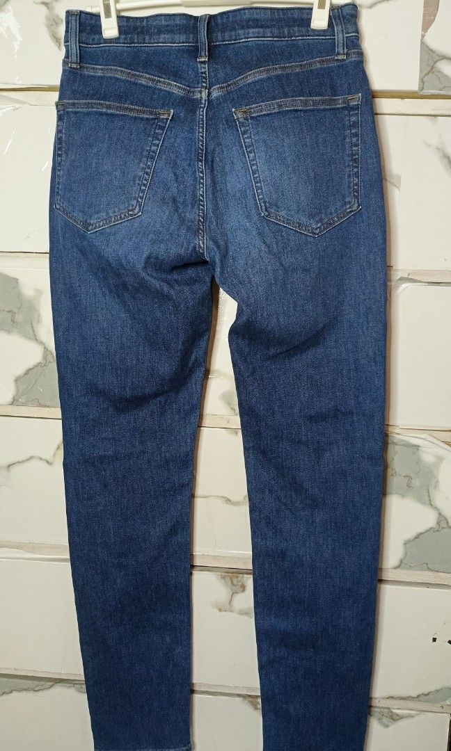UNQLO JEANS MEN SMALL 30-32 (Category: Jeans) located in Quezon City. Submitted by ahyazheabea (Listing ID 1467720126, Image 2). Description: .
