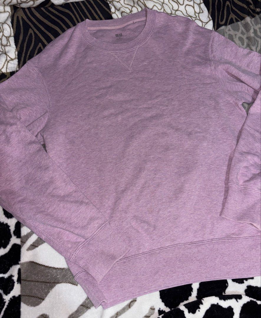 UQ Sweater (Category: Others Tops) located in Taguig. Submitted by geminicvnt14 (Listing ID 1467639209, Image 1). Description: - preloved.