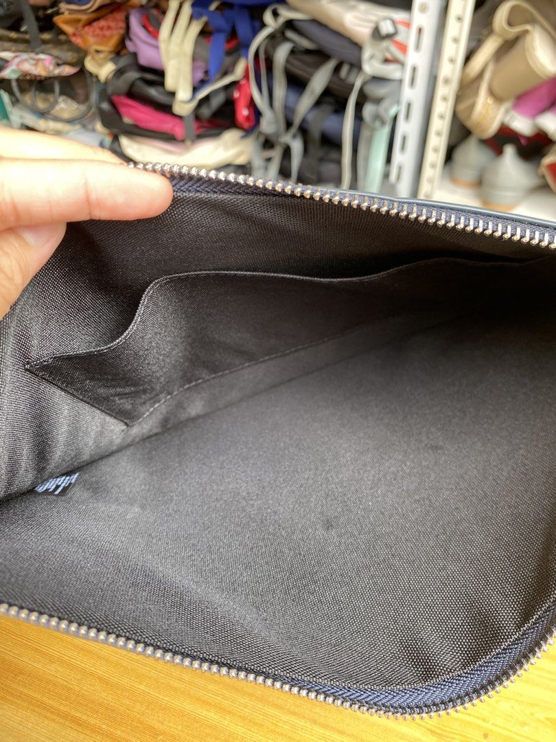 Usana pouch 12” (Category: Purses & Pouches) located in Davao. Submitted by jennicaestrella_1995 (Listing ID 1467641784, Image 2). Description: .