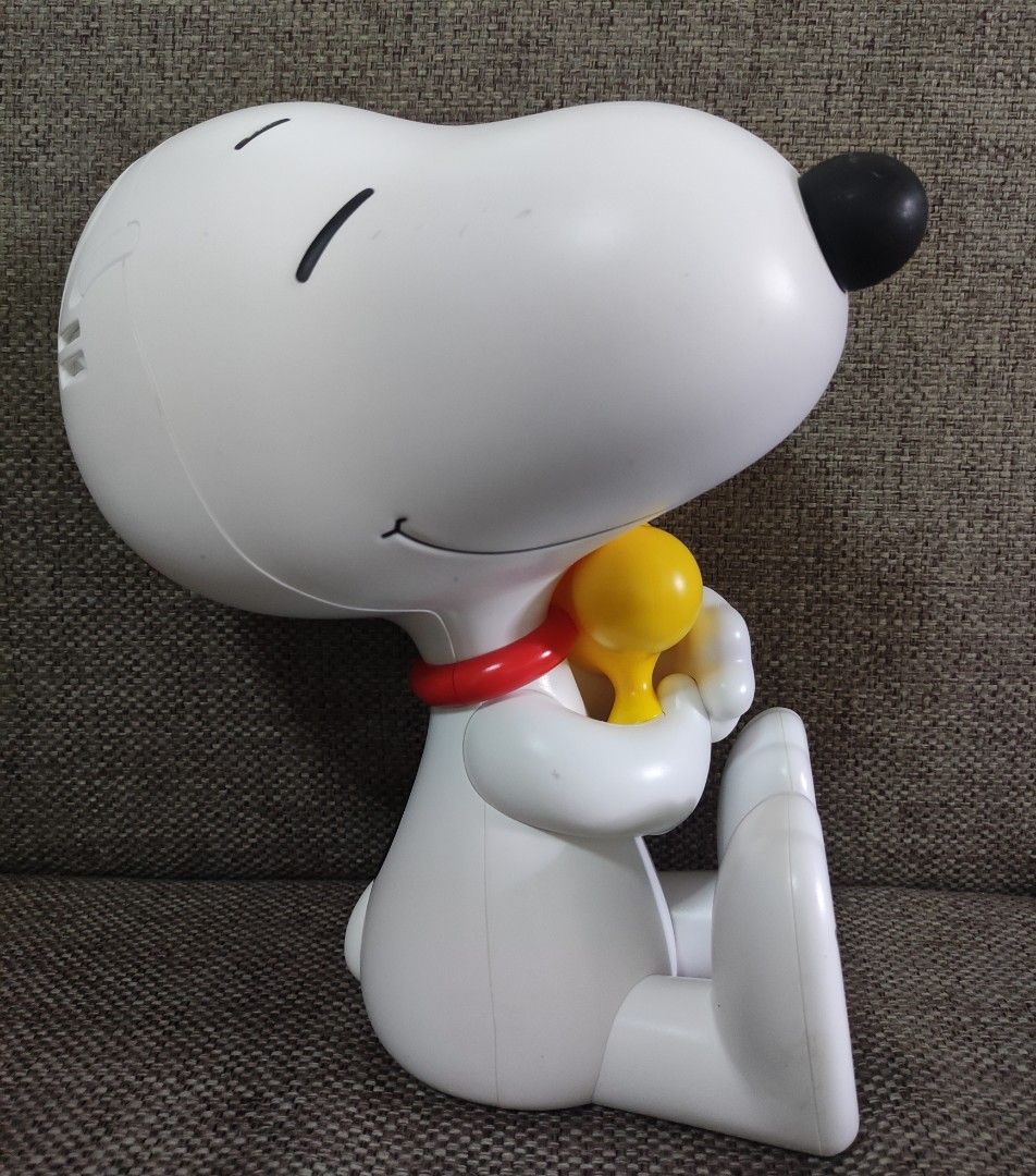 USJ Snoopy Popcorn Bucket (Category: Character Goods) located in Cavite. Submitted by dextermanalo28 (Listing ID 1467674717, Image 3). Description: USJ Snoopy Popcorn Bucket Big size Kulang isang tenga DIY nyo na lang lagyan na lang ng black na tela / walang strap.