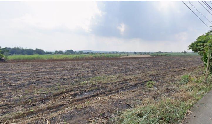 Vacant Lot (Category: Lot) located in Taguig. Submitted by pepperonia_01 (Listing ID 1467717323, Image 1). Description: LOT FOR SALE! Located at Zone 4 Brgy Pantay Bata Tanauan City Batangas 6,000 sqm Flat and ready for construction Clean Title (Transfer Certificate of Title / TCT ready for transfer c/o buyer) Ideal for Residential/Resthouse, Resort, Warehouse, Trucking for Small Trucks, Farmlot, Pickleball court and Apartment Near Industrial Par