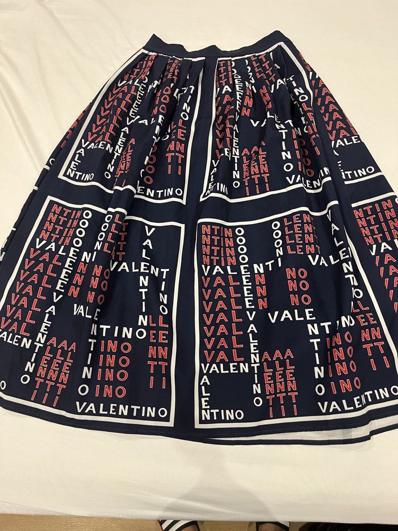 Valentino Long Skirt (Category: Skirts) located in Manila. Submitted by ngnony (Listing ID 1467653903, Image 1). Description: .