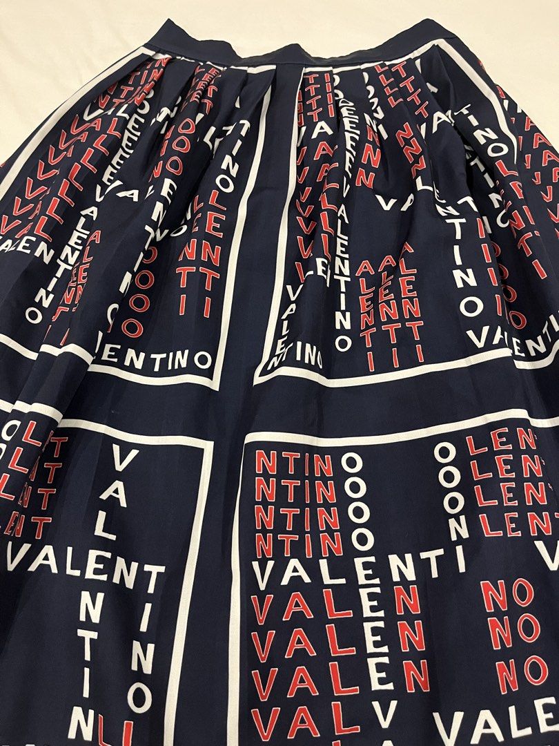 Valentino Long Skirt (Category: Skirts) located in Manila. Submitted by ngnony (Listing ID 1467653903, Image 2). Description: .