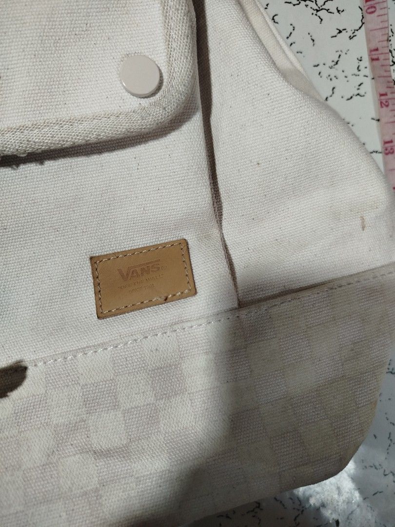 Vans bag (Category: Shoulder Bags) located in Mandaluyong City. Submitted by ren2o_cru2 (Listing ID 1467773444, Image 2). Description: authentic vans bag.