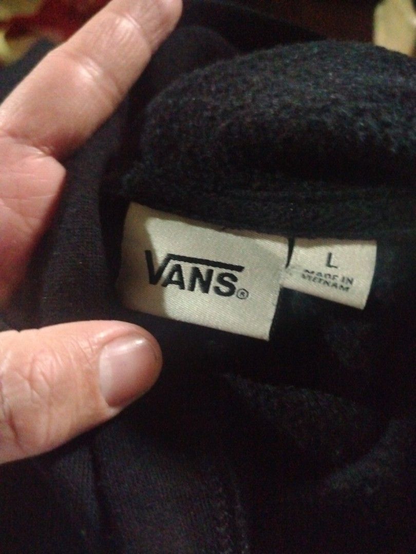 Vans Side Script fire jacket (Category: Coats, Jackets and Outerwear) located in Ligao. Submitted by milo_finds303 (Listing ID 1467668831, Image 2). Description: Vans Jacket •Dimes: 22X27 large youth •Colorate: 10/10 •Excellent Condition •Issue: Non 850 shipped🚚📦 JNT COURIER AND CAN SHIP NATIONWIDE🌐📦.