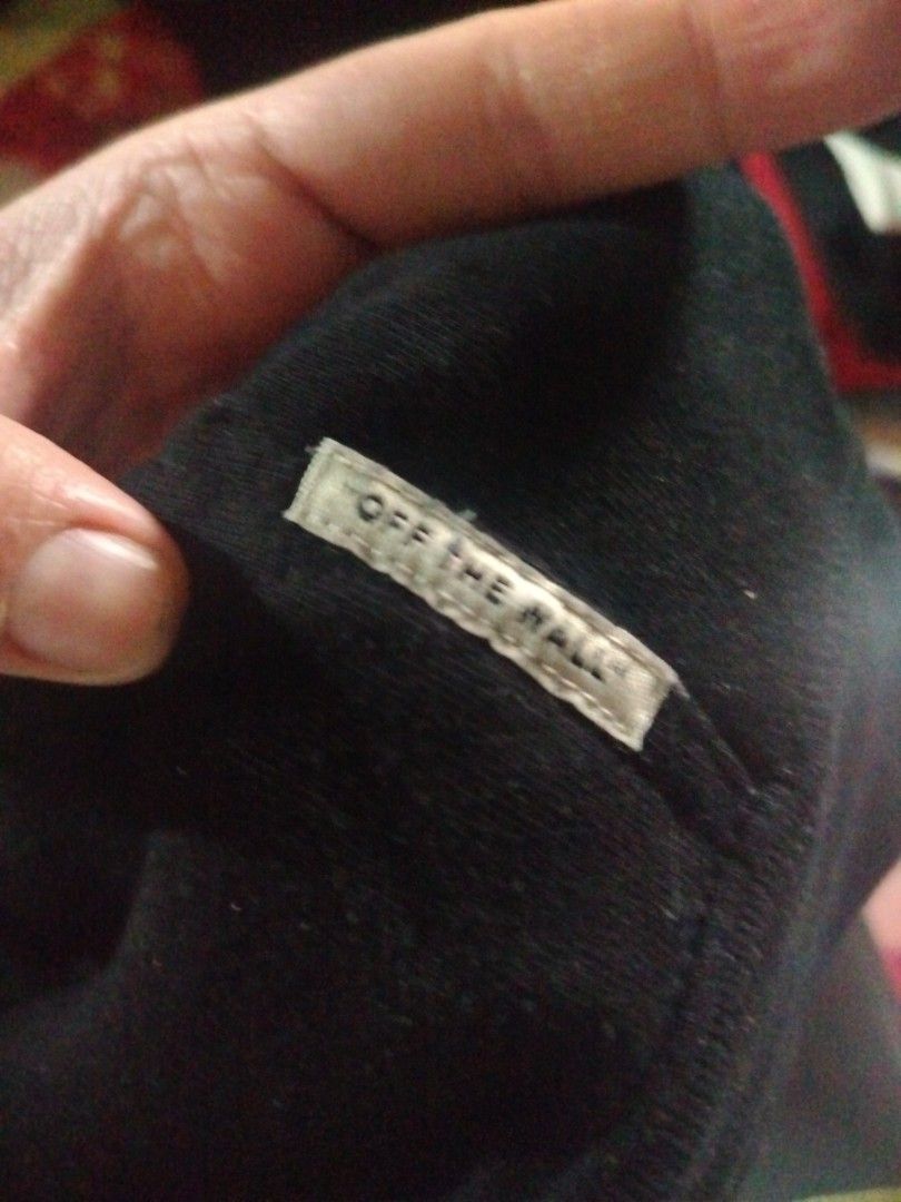 Vans Side Script fire jacket (Category: Coats, Jackets and Outerwear) located in Ligao. Submitted by milo_finds303 (Listing ID 1467668831, Image 3). Description: Vans Jacket •Dimes: 22X27 large youth •Colorate: 10/10 •Excellent Condition •Issue: Non 850 shipped🚚📦 JNT COURIER AND CAN SHIP NATIONWIDE🌐📦.