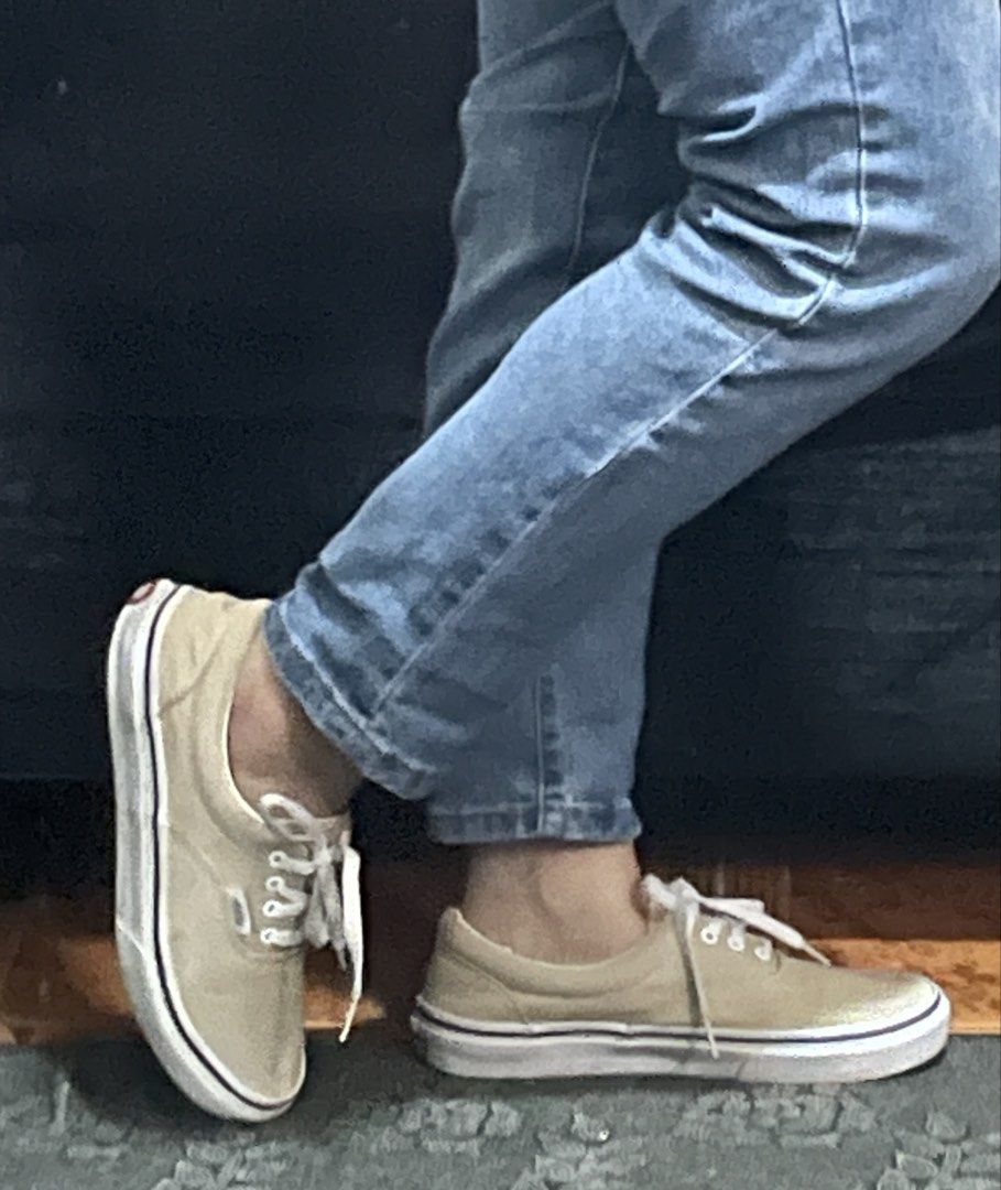 Vans Sneakers (Category: Sneakers) located in Batangas. Submitted by norskieshoppe (Listing ID 1467723411, Image 2). Description: sz 8 /25 cm 9/10 condition .
