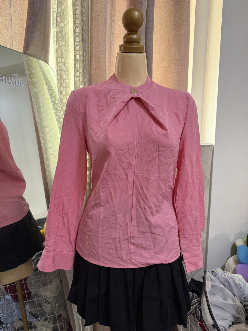 Various Tops-Brand new (Category: Others Tops) located in Manila. Submitted by iamfashionistapage (Listing ID 1467830796, Image 2). Description: Brand New with pouch Price 100-160.