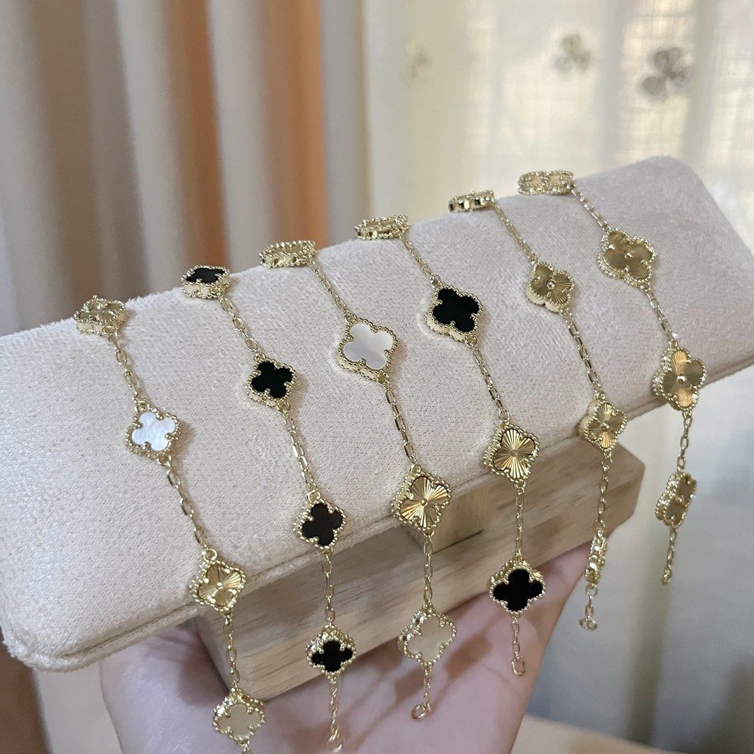 VCA CLOVER GOLD BRACELET (Category: Bracelets) located in Talavera. Submitted by curatedbykhy (Listing ID 1467627746, Image 1). Description: PREMIUM QUALITY PREMIUM VCA BRACELETS — light gold color (close to real gold) not yellowish — can fit 6-7” — sobrang gandaaa! can send more pics just dm me.