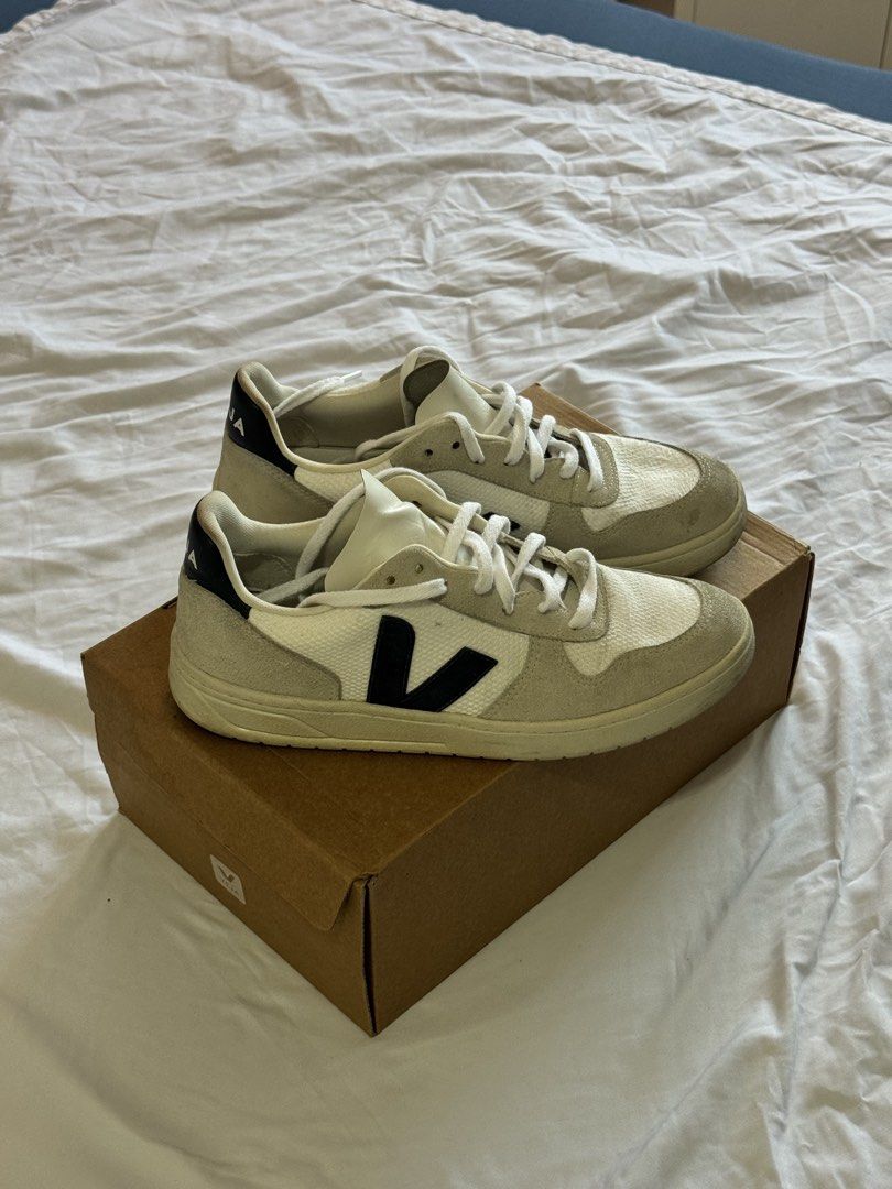 Veja V-10 Sneakers White Extra White Black (Category: Sneakers) located in Binan City. Submitted by truetree_717a49 (Listing ID 1467743676, Image 1). Description: VEJA V-10 B-Mesh White Nautico | Preloved Selling Price: ₱2,350 Size: EU 43 / US 10 (based on box label) Condition: Used, with visible signs of wear • White Nautico colorway • Minimalist design with contrasting VEJA branding • Visible dirt, discoloration, and signs of use • Please refer