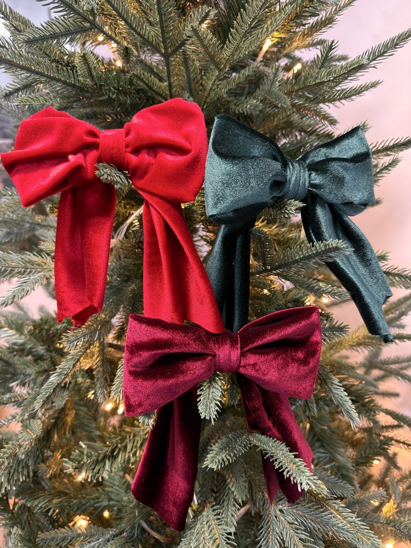 Velvet Christmas Tree Bows Holiday Decor (Category: Artificial Plants & Flowers) located in Cainta. Submitted by MDC_shop (Listing ID 1467711103, Image 1). Description: Christmas Velvet Bow ₱75 each or ₱700 set of 10pcs Size: approximately 6x7inches Colors available: Red, Wine Red, Emerald Green, Beige, Dusty Blue, Dusty Pink, Navy Blue Location: Ortigas Extension .