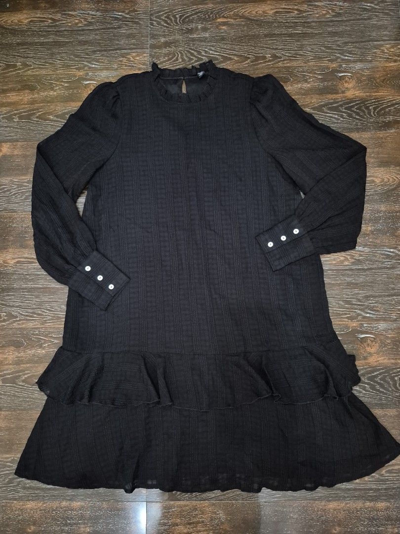 Vero Moda Black Dress (Category: Dresses) located in Santa Cruz. Submitted by deenem (Listing ID 1467636965, Image 2). Description: Like New😍👌 No flaws👌 Can fit M-L Asian (Measurements laid flat in inches) Bust:18.5 Armhole:9 Lenght: 36.