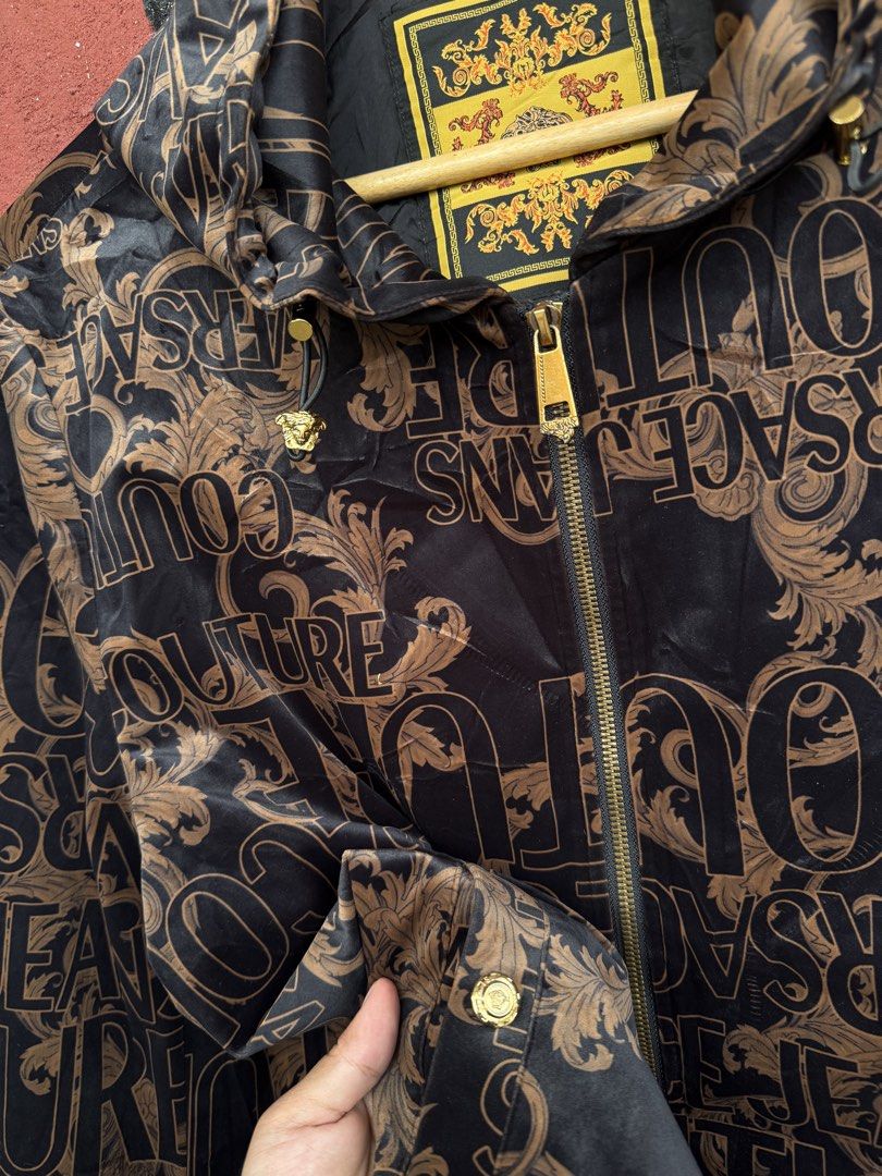 Versace (Category: Coats, Jackets and Outerwear) located in Baguio. Submitted by mardimercredi14 (Listing ID 1467642906, Image 3). Description: 🔥 Versace Dimensions: 22*27 Condition: excellent Color Rate: 10 ❌ cut washtag.