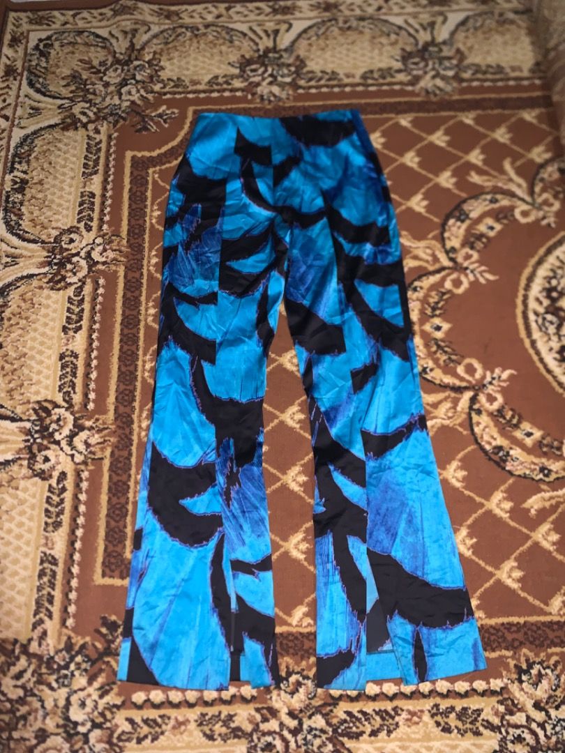 VERSACE CLASSIC FLARED ABSTRACT PANTS (Category: Other Bottoms) located in Davao. Submitted by sidethrifts (Listing ID 1467778667, Image 3). Description: VERSACE FLARED SLIT PANTS WAIST 28 LENGTH 41.5 EXCELLENT CONDITION NO ISSUES 10/10 COLOR RATE 1800 PLUS SHIPPING FEE.