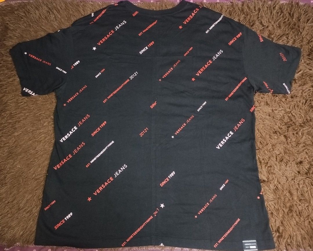 Versace Jeans Tshirt (Category: Luxury Apparel) located in San Juan City. Submitted by reddvelasquez4298 (Listing ID 1467701237, Image 2). Description: Versace Jeans Tshirt Size Large on tag Fits XL 24 Width 31 Length Good Condition 950 pesos PM.