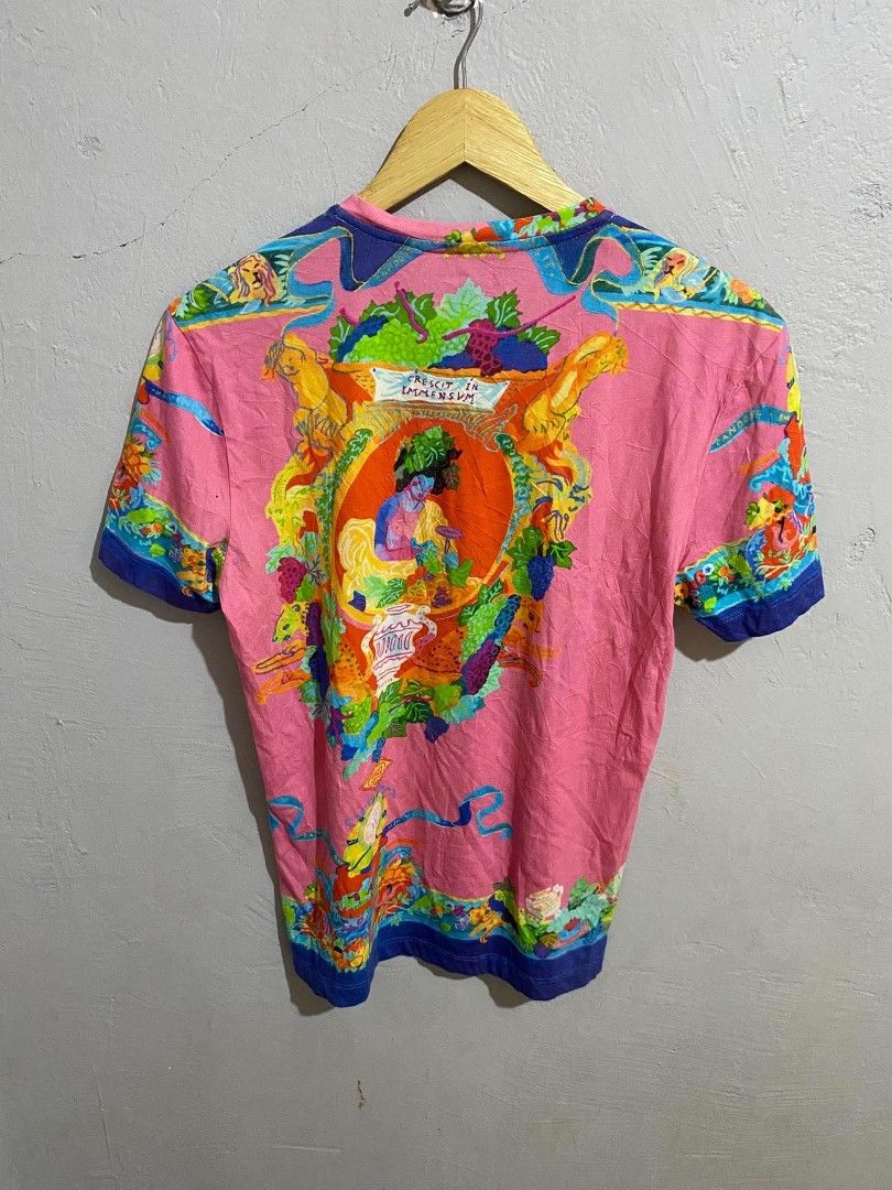 Versace Shirt AOP (Category: Luxury Apparel) located in Dipolog. Submitted by 2hccollective (Listing ID 1467668233, Image 2). Description: EXCELLENT CONDITION AUTHENTIC VERSACE MEDIUM 10/10 COLORATE DIMES : 19 X 26 DROP OFFER OR CLAIM 10K.