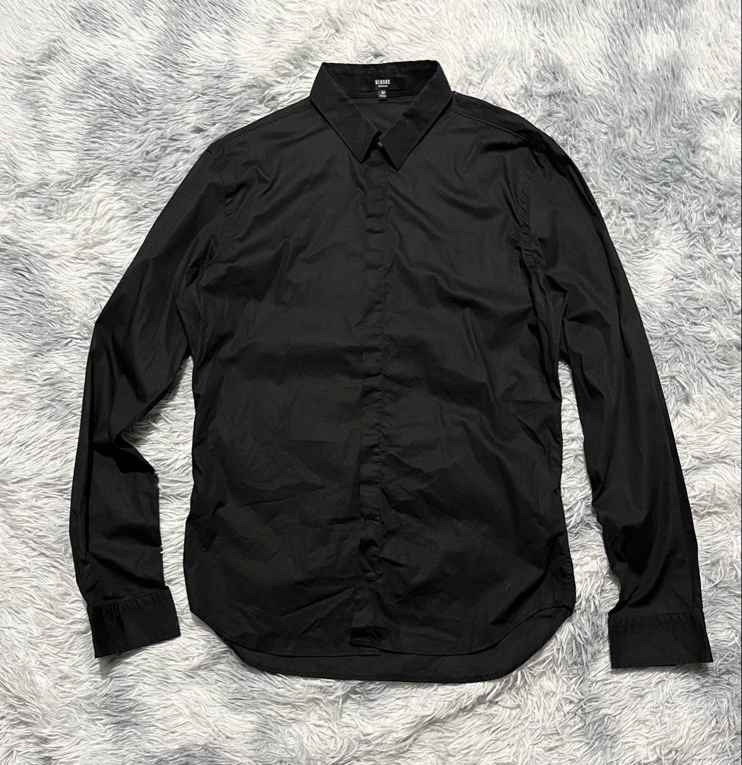 Versus Versace Lion Patch Polo Button Down Longsleeve (Category: Tshirts & Polo Shirts ) located in Sasmuan (Sexmoan). Submitted by winterclothes.ph (Listing ID 1467732298, Image 1). Description: Versus Versace Lion Patch Polo Button Down Longsleeve 50 on tag Width 21 Length 28.5 - 30 Excellent Condition.