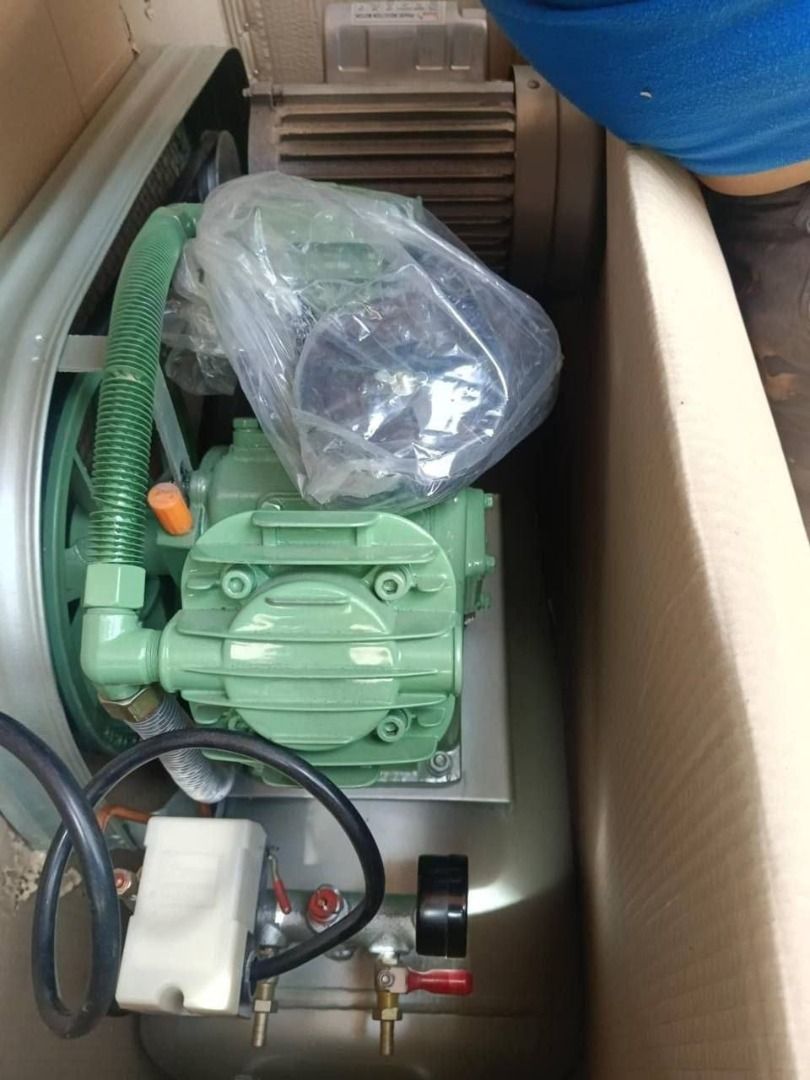 Vespa Air compressor Specs: 2hp (Category: Construction Tools & Equipment) located in Manila. Submitted by joeyroque09 (Listing ID 1467610615, Image 1). Description: Vespa Air compressor Specs: 2hp.