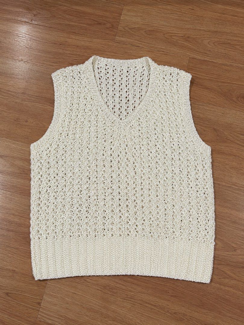 Vest Knitted Top (Category: Blouses) located in Quezon City. Submitted by siobesclo. (Listing ID 1467761780, Image 1). Description: S-M.