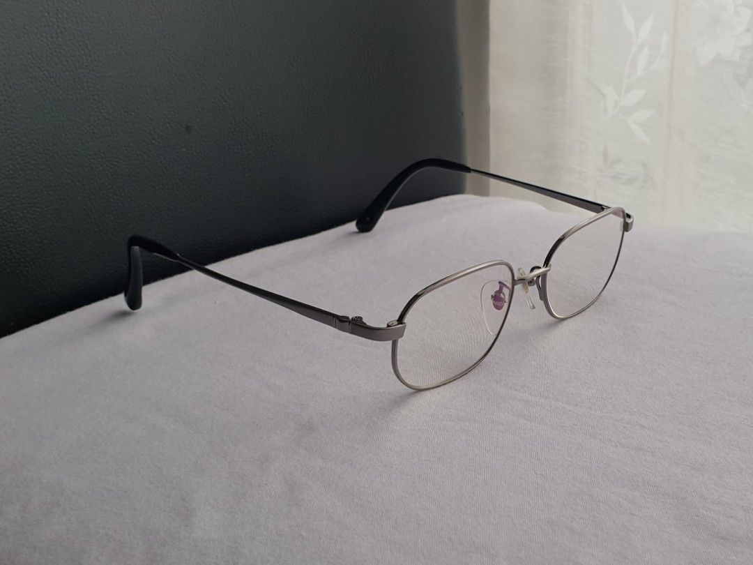 View-Stage Titanium Eyeglass Frame (Category: Sunglasses & Eyewear) located in Quezon City. Submitted by WasalakTwo (Listing ID 1467761480, Image 3). Description: Bought in Japan Durable and high quality Goodcondition Still presentable Lens are graded, but replaceable Open for delivery nationwide Front Width 14cm Front Height 3.7cm.