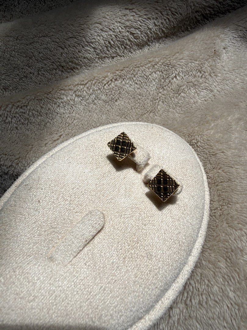 VINTAGE BURBERRY grid pattern square stud earrings (Category: Luxury Accessories) located in Baguio. Submitted by kds_stuffs (Listing ID 1467603960, Image 2). Description: Mine: 1k 📍VINTAGE BURB3RRY grid pattern square stud earrings 😍 W/ markings 💗 Missing earring clutch/ pakaw! Lagyan nyo nalang 👌 From ht box ✨ Very elegant, very classy ✨ Perfect for everyday look ✨.