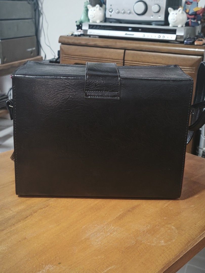 Vintage Canon Hard Leather Camera Bag/Case (Category: Camera Bags & Carriers) located in Candon. Submitted by ylocos_thrifts (Listing ID 1467611282, Image 2). Description: Vintage Canon Hard Leather Camera Bag/Case Size: H 8" x L 10.5" x W 5" Color: Brown Good Condition Sign of usage.