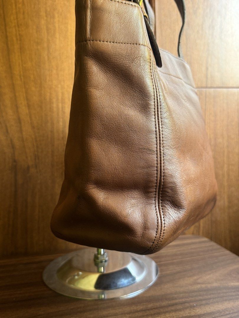 Vintage Coach (Category: Luxury Bags & Wallets) located in Lagawe. Submitted by favorsnflavors69115 (Listing ID 1467650811, Image 3). Description: Needs conditioning 2,500 free sf via j&t.