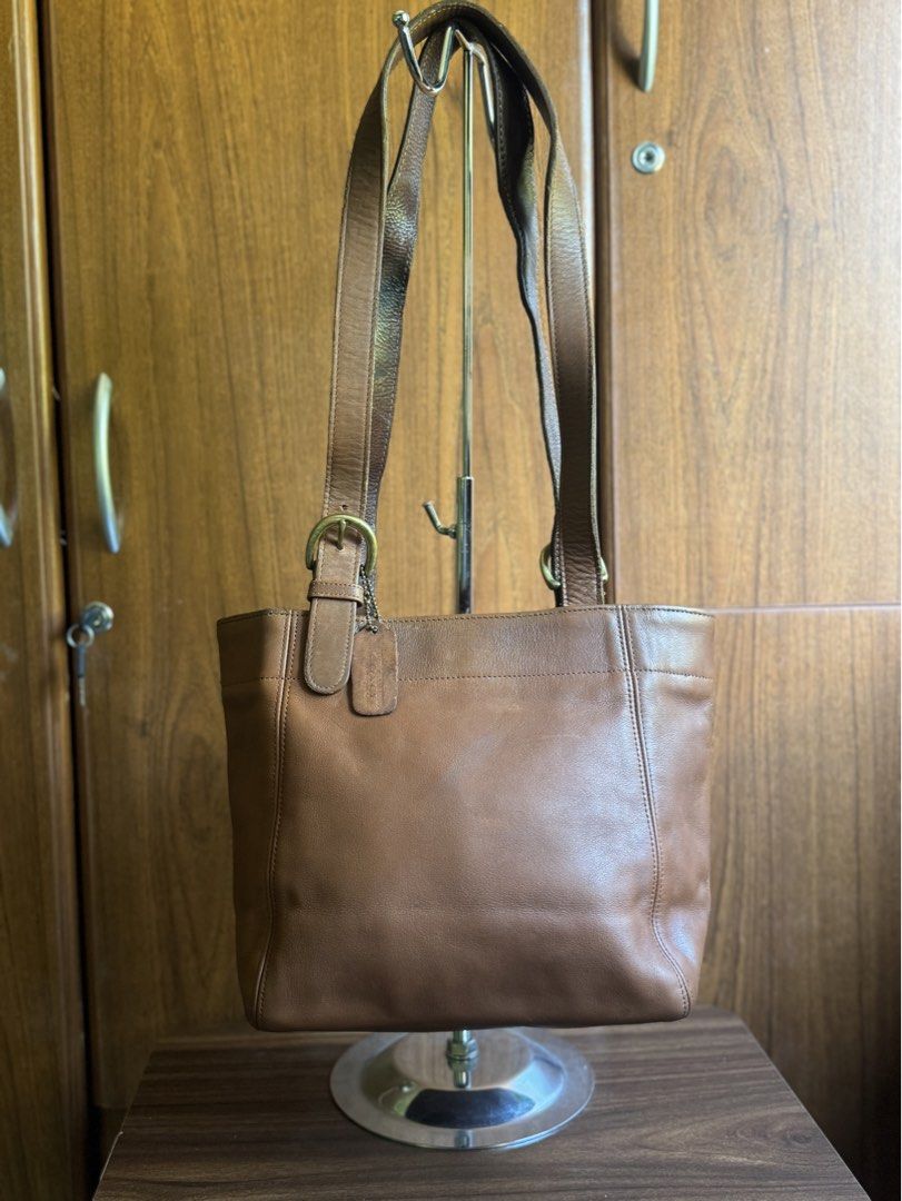 Vintage Coach (Category: Luxury Bags & Wallets) located in Lagawe. Submitted by favorsnflavors69115 (Listing ID 1467650811, Image 1). Description: Needs conditioning 2,500 free sf via j&t.